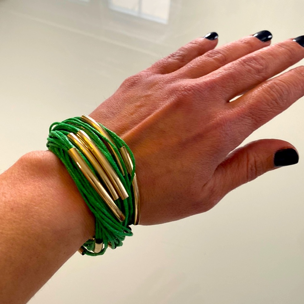 Gorgeous green gold bracelet